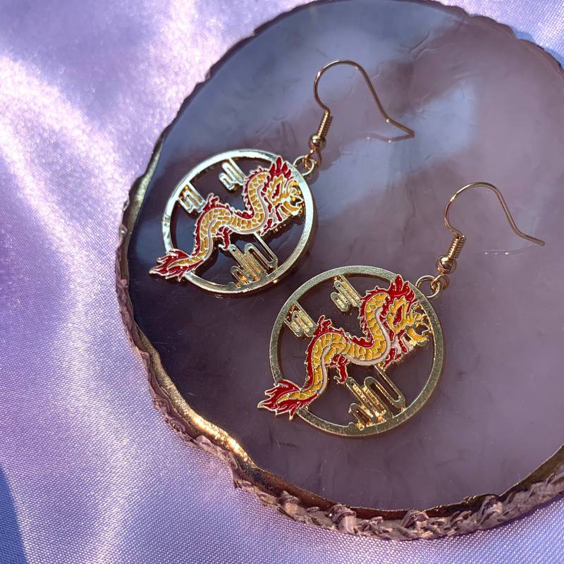Coole Handgemachte Drachentropfen-Ohrringe Aus Roter Und Gelber Emaille An 18K Vergoldeten Ohrhaken von EarsbyEmilyShop