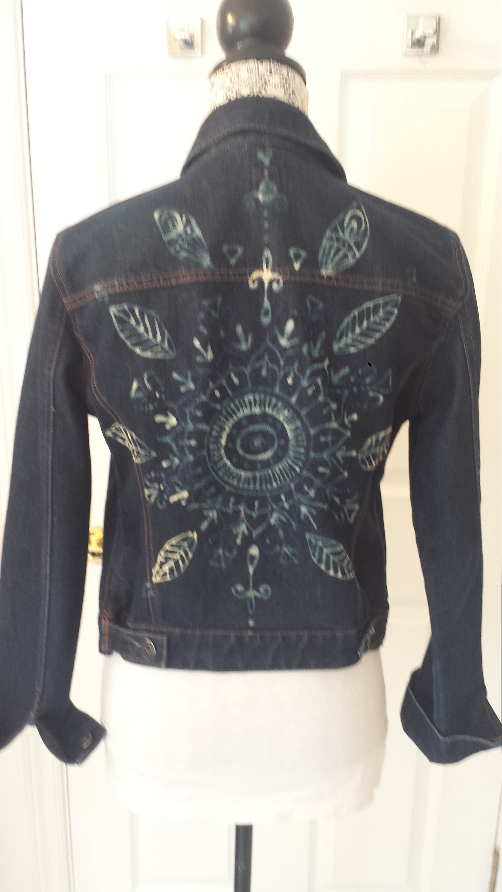 Westliche Mandala - Upcycled Jeans Jacke Größe M Gap Marke, Ooak, Boho Westliche Mandala - Upcycled Jeans Jacke Größe M Gap Marke, Ooak, Boho von EarthAngelBohoChic