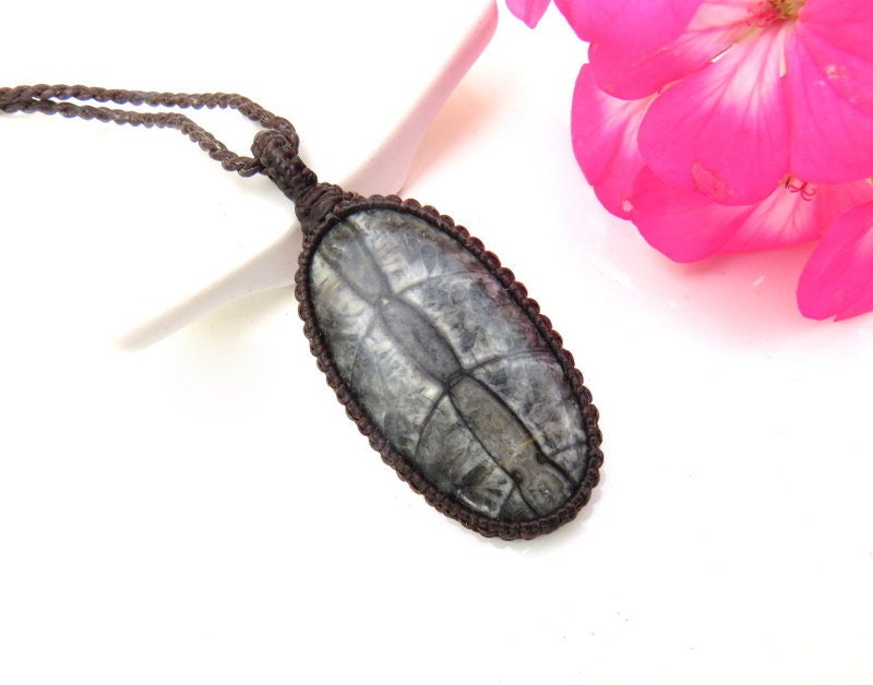 Orthoceras Fossil Halskette, Geologen Geschenk, Geschenkideen Für Papa, Unisex Schmuck, Makramee von EarthAuraCreations
