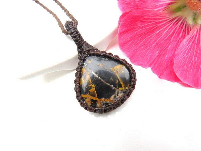 Pilbara Jaspis Edelstein Kette, Heilstein Schmuck, Edelstein, Makramee von EarthAuraCreations