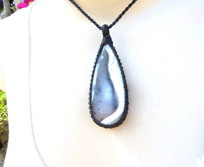 Valentinstag Geschenk Für Sie Dendrit Opal Makramee Halskette Schwarz Und Weiß Teardrop Achat Edelstein Frau von EarthAuraCreations