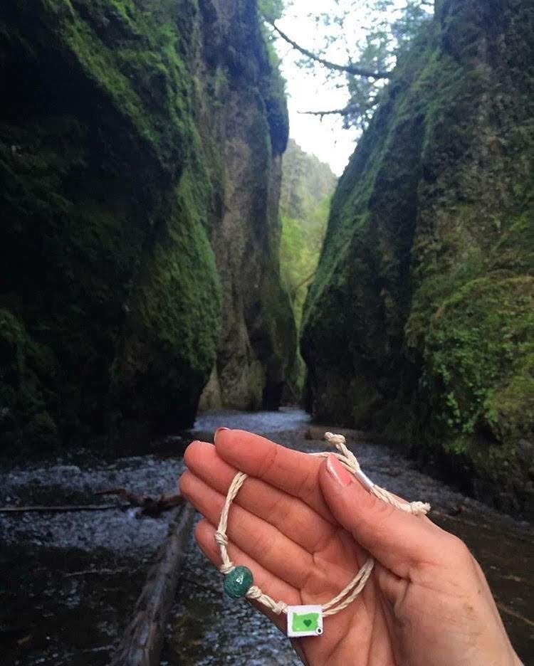 Howlith & Sand Hanf Armband Veganes Boho Fußkettchen von EarthBands