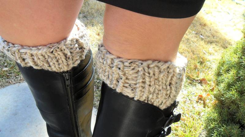 Boot Manschetten Beige Haferflocken Handgestrickte Bootmanschette von EarthBoundKnits