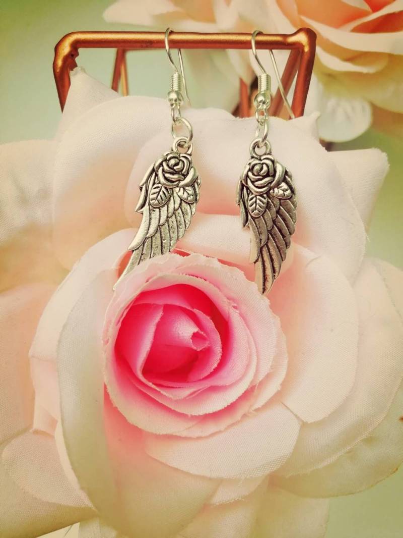 Engelsflügel/Feder/Baum Des Lebens Ohrringe Von Earth Angel | Versilbert Engelsflügel/Feder/Baum Des Lebens Ohrringe Von Earth Angel | Versilbert von EarthByEarthAngel