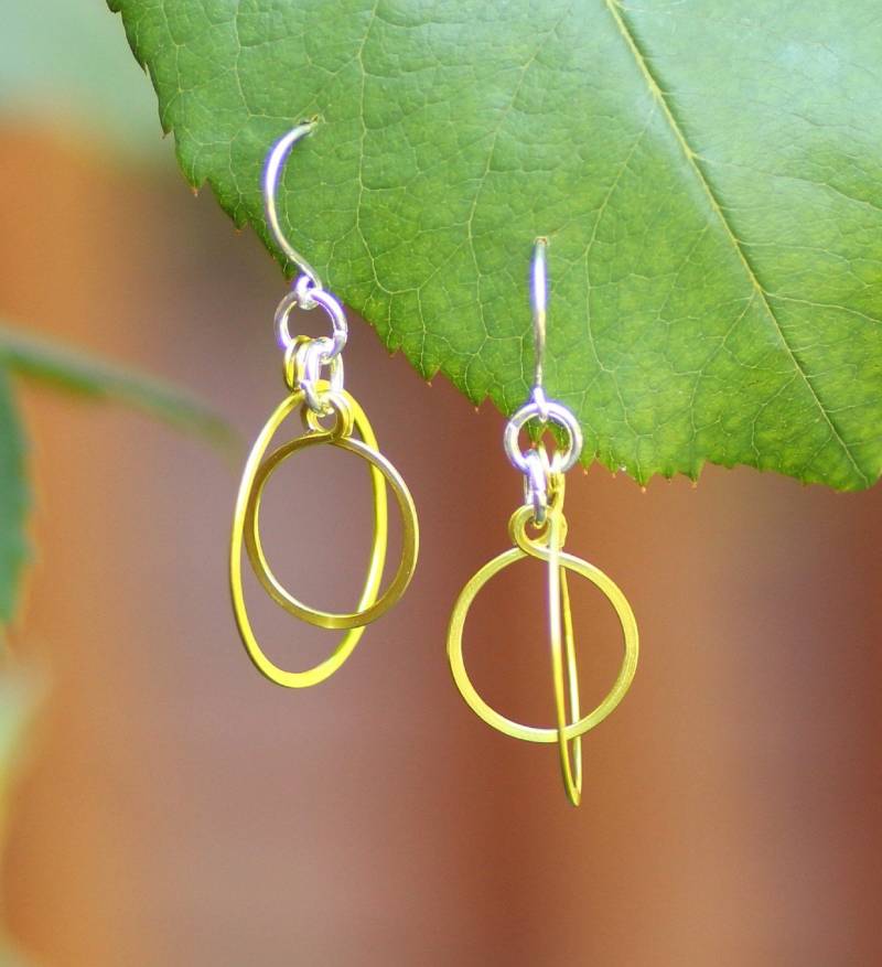 Peridot Creolen Sterling Silber Grün Mit Gehämmerten Ösen von EarthJewelry