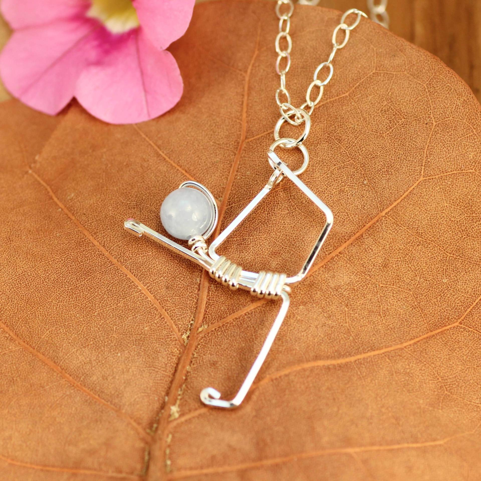 sterling Silber Yoga Anhänger König Tänzer Pose, Naturstein von EarthJewelry