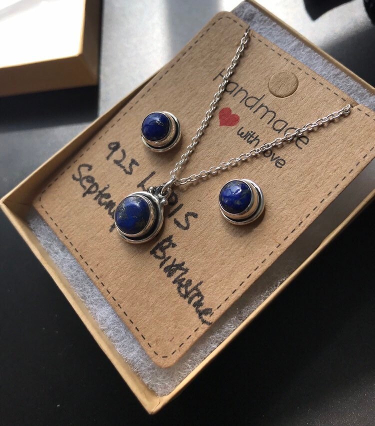 Lapislazuli Ohrstecker Oder Halskette Sterling Silber -Winzige Blaue Lapis Schmuck Set 925 - Edelstein Ohrstecker - Zierliche Ohrringe von EarthKarmaJewellery