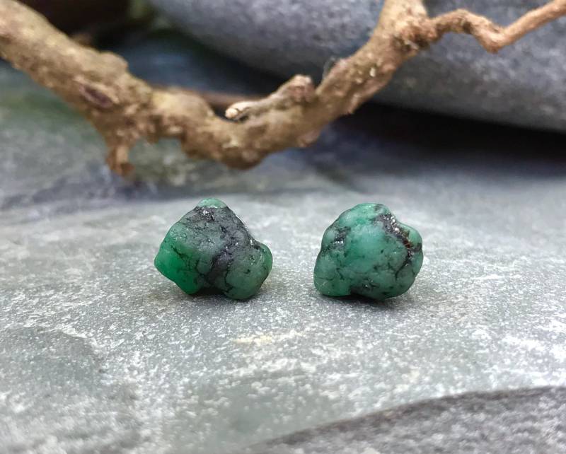 Rohe Smaragd Ohrstecker/Mai Ohrringe Schmuck Muttertag Edelstein Rohe Smaragd Ohrstecker/Mai Ohrringe Schmuck Muttertag Edelstein von EarthPlayStudios