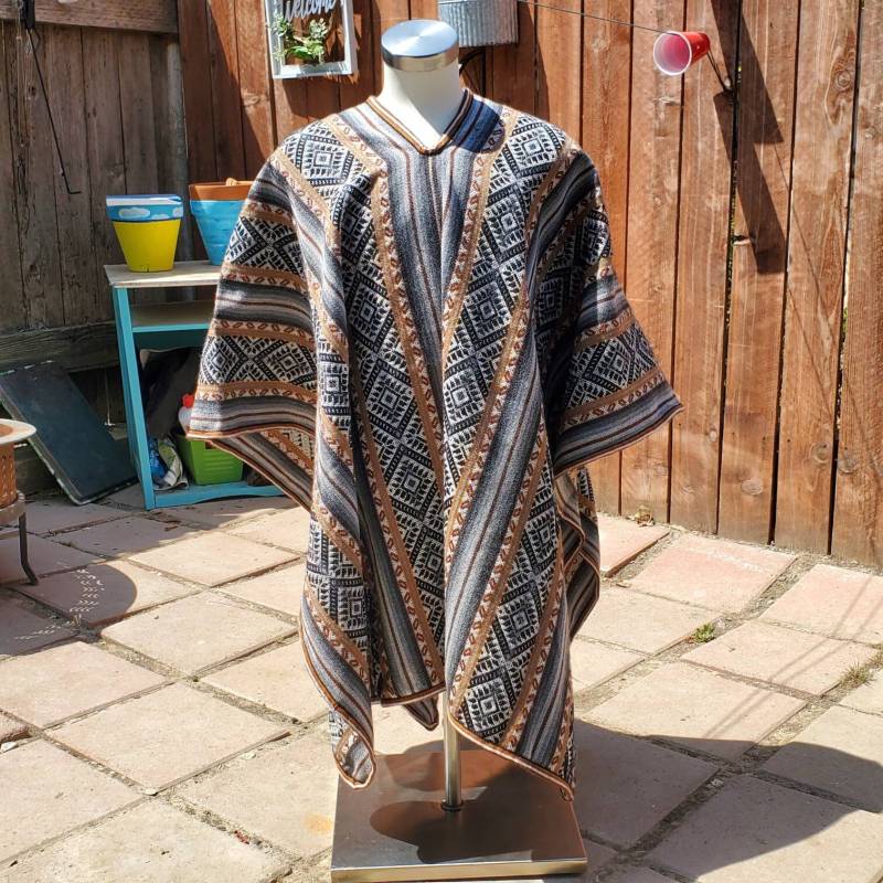 Poncho Handgemacht in Peru Aus Alpaka Und Wollmischung Grau Braun von EarthSkulls