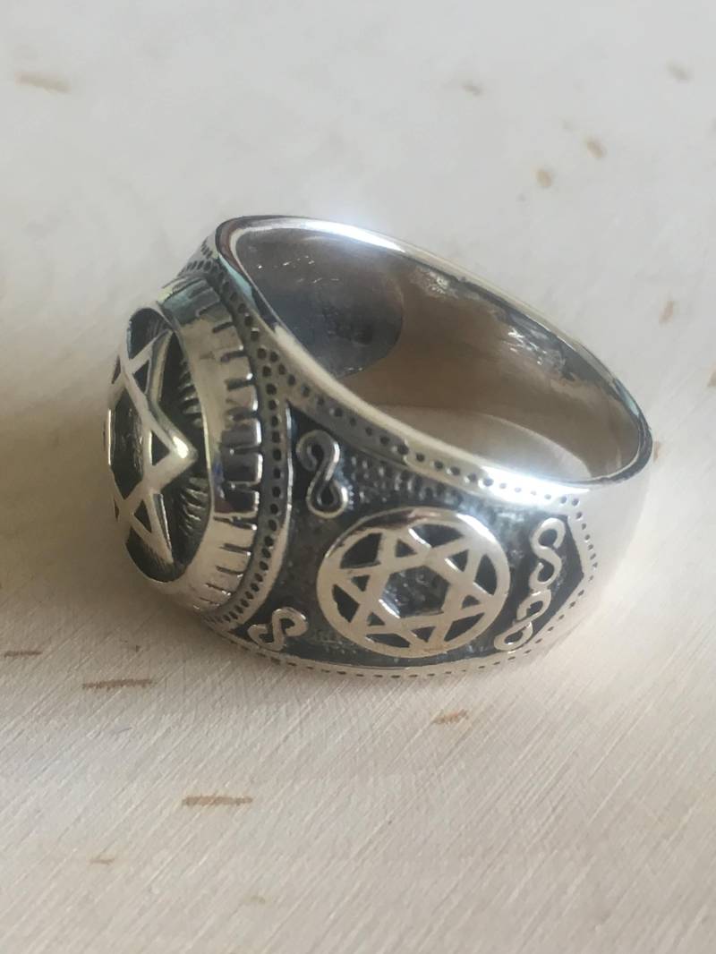 Hbssdavidstrinfty169Ring - Für Ihn Ring Mit David Star Und Infinity in 925 Oxidiertes Silber 16 Mm Obere Breite, Einzeln Verkauft Hbssdavidstrinfty169Ring - Für Ihn Ring Mit David Star Und Infinity in 925 Oxidiertes Silber 16 Mm Obere Breite, Einzeln Verkauft von EarthStoneFind