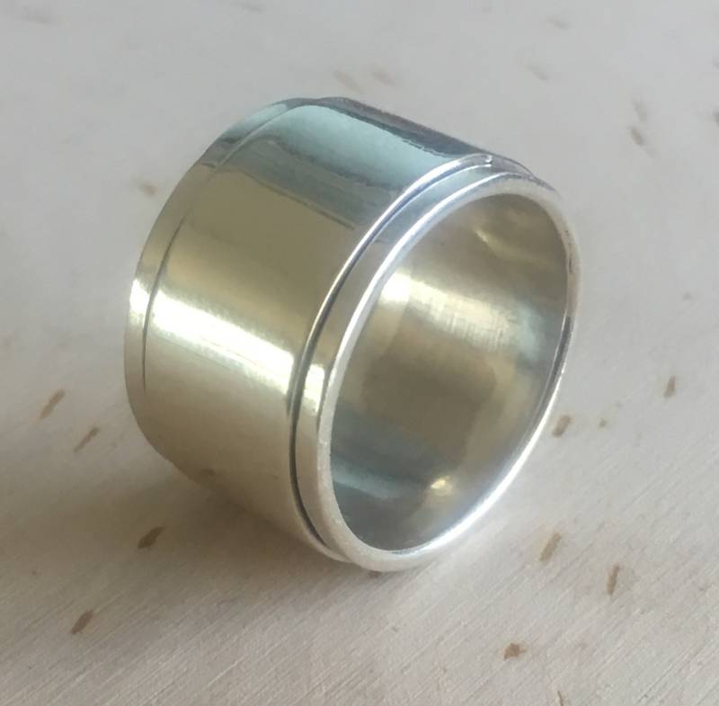 Hbsssimplebnd149Ring - Für Ihn Ring. Einfache Dicke Hochzeitsband Mit Einem Spinnzentrum 14 Mm Obere Breite, 925 Silber. Einzeln Verkauft Hbsssimplebnd149Ring - Für Ihn Ring. Einfache Dicke Hochzeitsband Mit Einem Spinnzentrum 14 Mm Obere Breite, 925 Silber. Einzeln Verkauft von EarthStoneFind