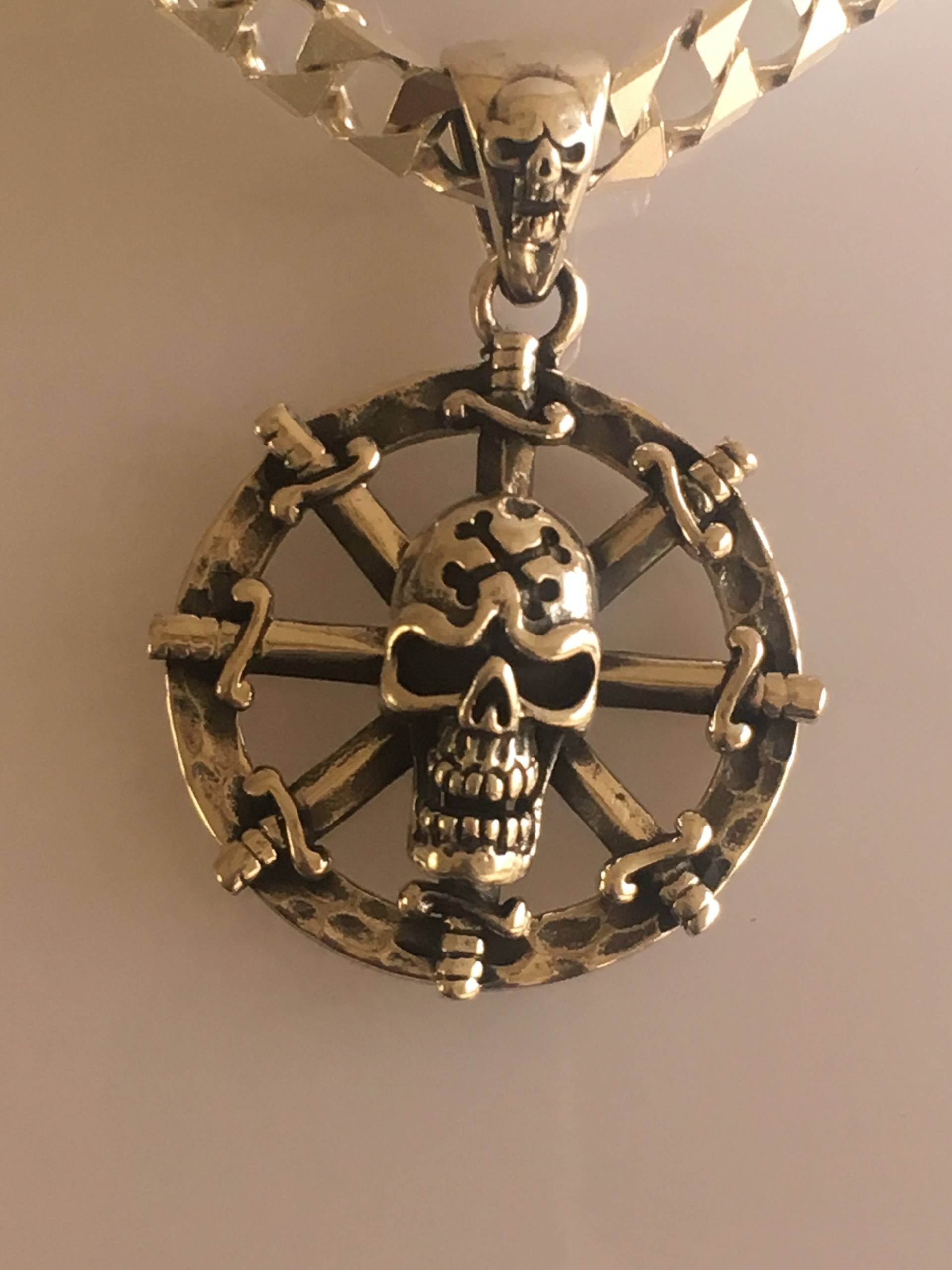 Hbsswhlswrdskl2943Pndt - Schädel, Schwerter, Schiff-Rad 29 Mm X 43 Anhänger 925 Sterling Silber. Kette Enthalten Nicht Einzeln Verkauft Hbsswhlswrdskl2943Pndt - Schädel, Schwerter, Schiff-Rad 29 Mm X 43 Anhänger 925 Sterling Silber. Kette Enthalten Nicht Einzeln Verkauft von EarthStoneFind