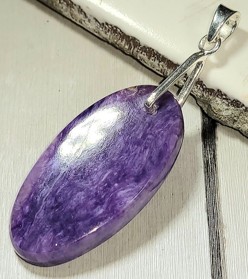 Natürliche Aaa Charoite Oval Cabochon .925 Sterling Silber Anhänger Misst 2 "x 11/16" Ee25 Custom Fit Hochleistungshaken von EarthStonzCo