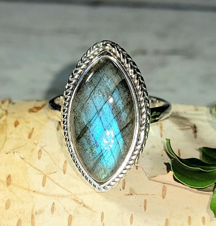 Natürliche High Grade Blue Flash Marquise Labradorit Handgemachte .925 Sterling Silber Ring Größe 7 6 Gramm 1 "x 5/8" Aq36 von EarthStonzCo