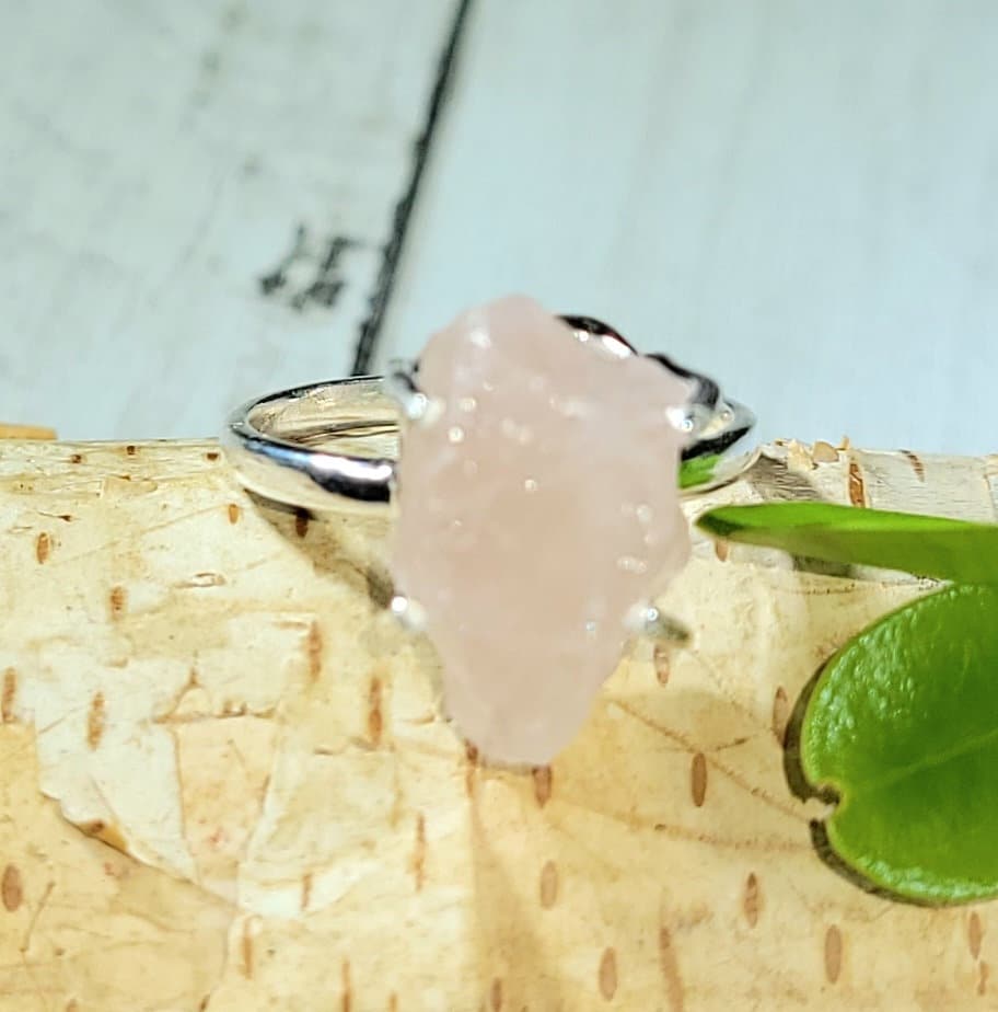 Natürliche Hochwertige Raw Rough Cut Rosenquarz Handgemachte .925 Sterling Silber Ring Größe 8 5 Gramm 5/8 "x 7/16" Cb36." Natürliche Hochwertige Raw Rough Cut Rosenquarz Handgemachte .925 Sterling Silber Ring Größe 8 5 Gramm 5/8 "x 7/16" Cb36." von EarthStonzCo