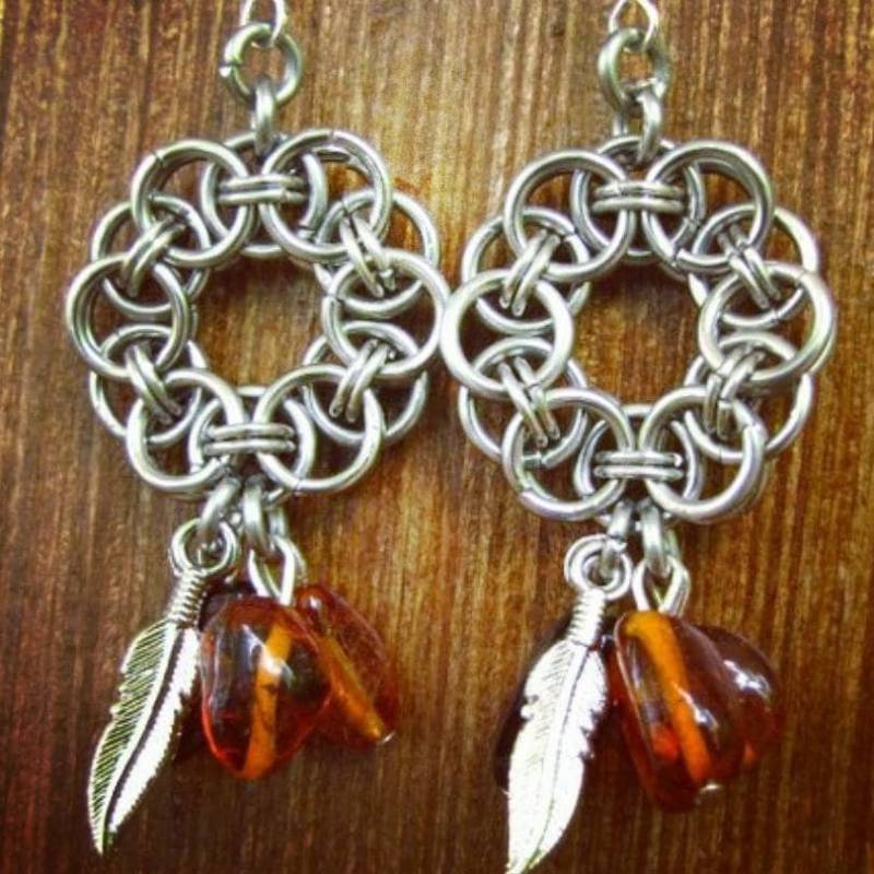 Kettenohrringe, Bernsteinperlen, Helmkette, Traumfänger, Edelstahl von EarthandMaille