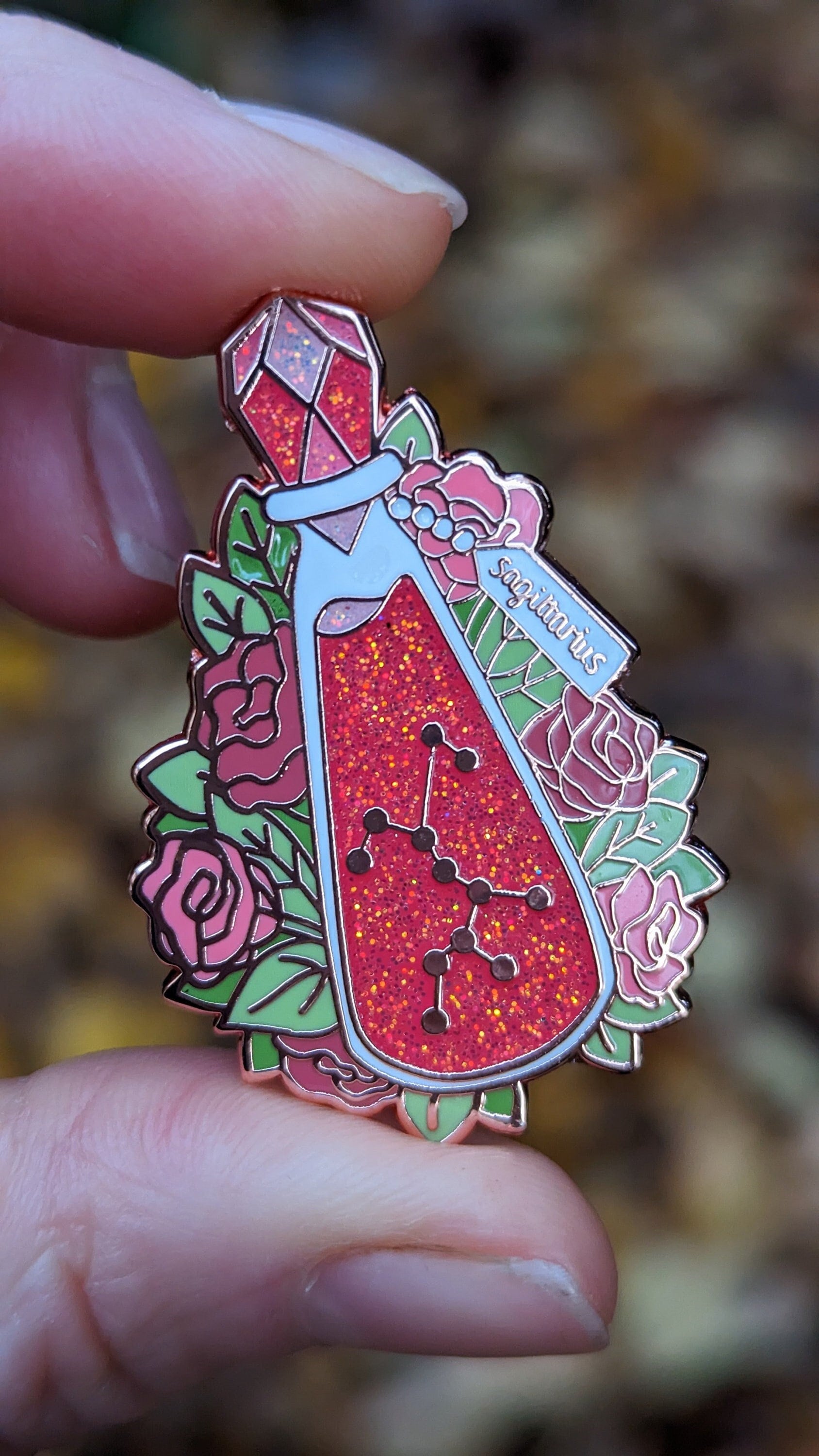 Sternzeichen Schütze Trank Flasche Emaille Pin | Glitzer Sternbild Kristall Anstecknadel Sternzeichen Schütze Trank Flasche Emaille Pin | Glitzer Sternbild Kristall Anstecknadel von EarthenAlchemyShoppe
