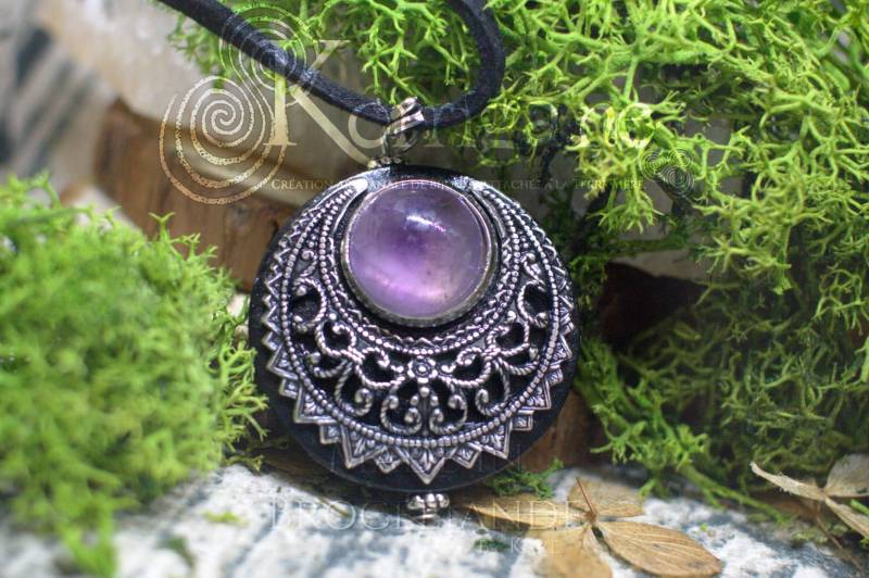 Amulet Protection Necklace Pendant "Lleuad" Amethyst Moon Wicca - Wood Silver-Filled Brass Gemstone Pagan Triple Goddess Amulet Protection Necklace Pendant "Lleuad" Amethyst Moon Wicca - Wood Silver-Filled Brass Gemstone Pagan Triple Goddess von EarthlyMoonCrafts