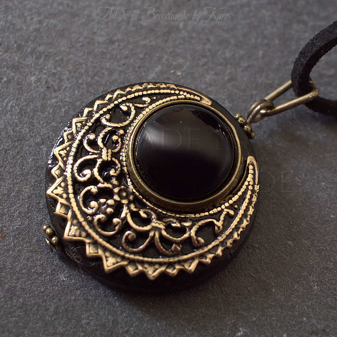 Amulet Protection Necklace Pendant "Lleuad" Black Obsidian Moon Wicca - Wood Gold-Filled Brass Gemstone Pagan Triple Goddess Amulet Protection Necklace Pendant "Lleuad" Black Obsidian Moon Wicca - Wood Gold-Filled Brass Gemstone Pagan Triple Goddess von EarthlyMoonCrafts