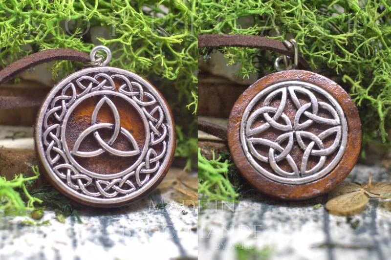 Celtic Protection Amulet "Triketra" - Necklace Pendant Triquetra Knots Wood Brass Triple Goddess Pagan Wicca Saint Patrick Celtic Protection Amulet "Triketra" - Necklace Pendant Triquetra Knots Wood Brass Triple Goddess Pagan Wicca Saint Patrick von EarthlyMoonCrafts