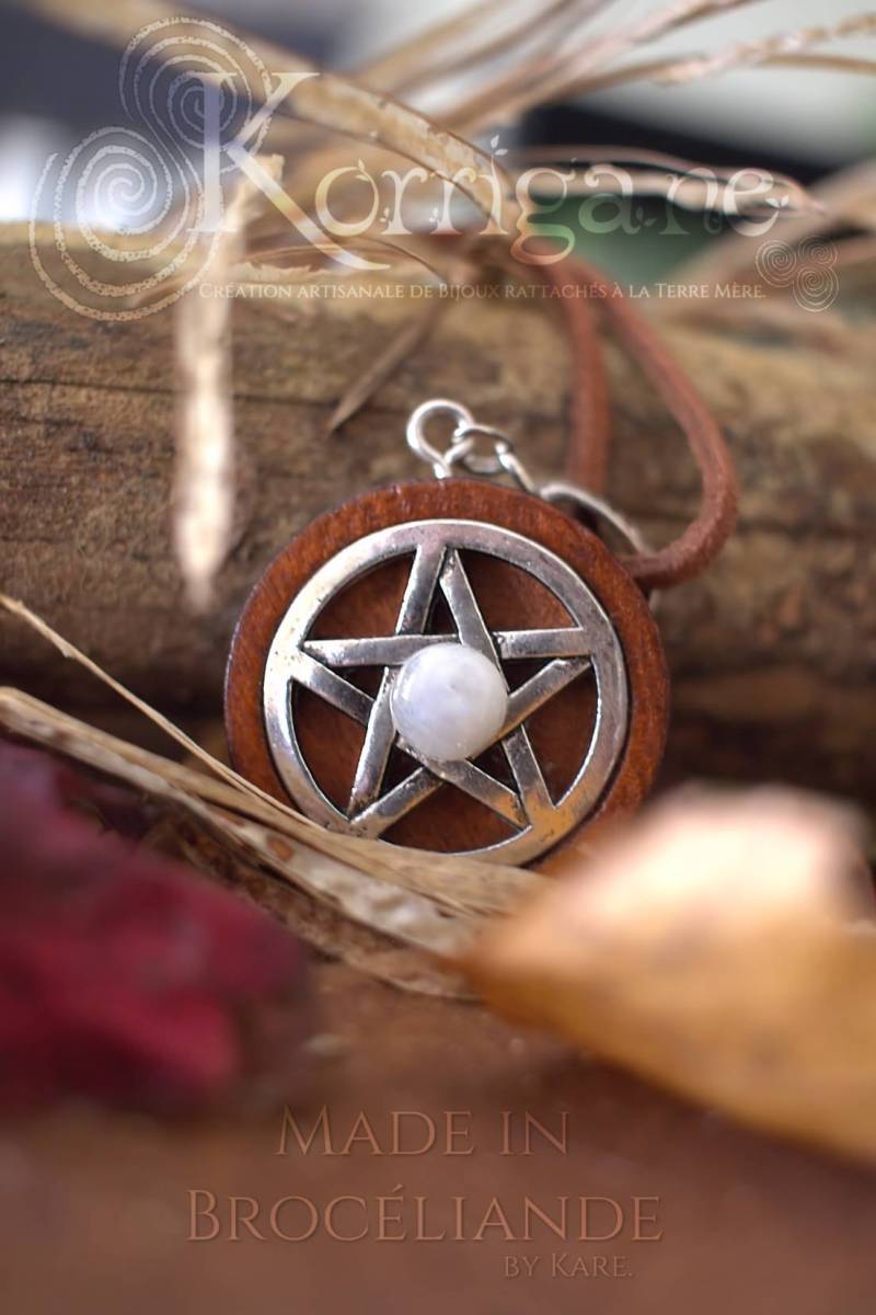 Pagan Protection Amulet "Pentagram" - Necklace Pendant Triquetra Knots Wood Brass Triple Goddess Wicca Saint Patrick Pagan Protection Amulet "Pentagram" - Necklace Pendant Triquetra Knots Wood Brass Triple Goddess Wicca Saint Patrick von EarthlyMoonCrafts