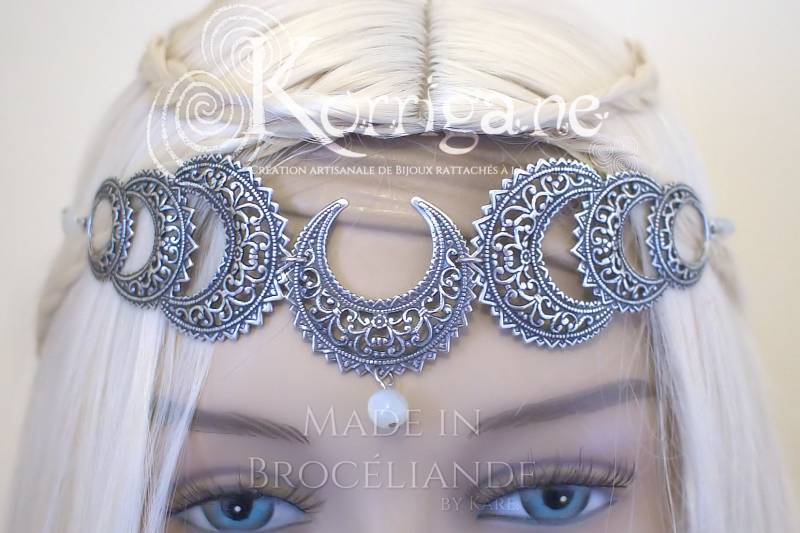 Triple Goddess Circlet "Belisama" - Real Moonstone Mother Wicca Moon Pagan Tiara Diadem Triple Goddess Circlet "Belisama" - Real Moonstone Mother Wicca Moon Pagan Tiara Diadem von EarthlyMoonCrafts