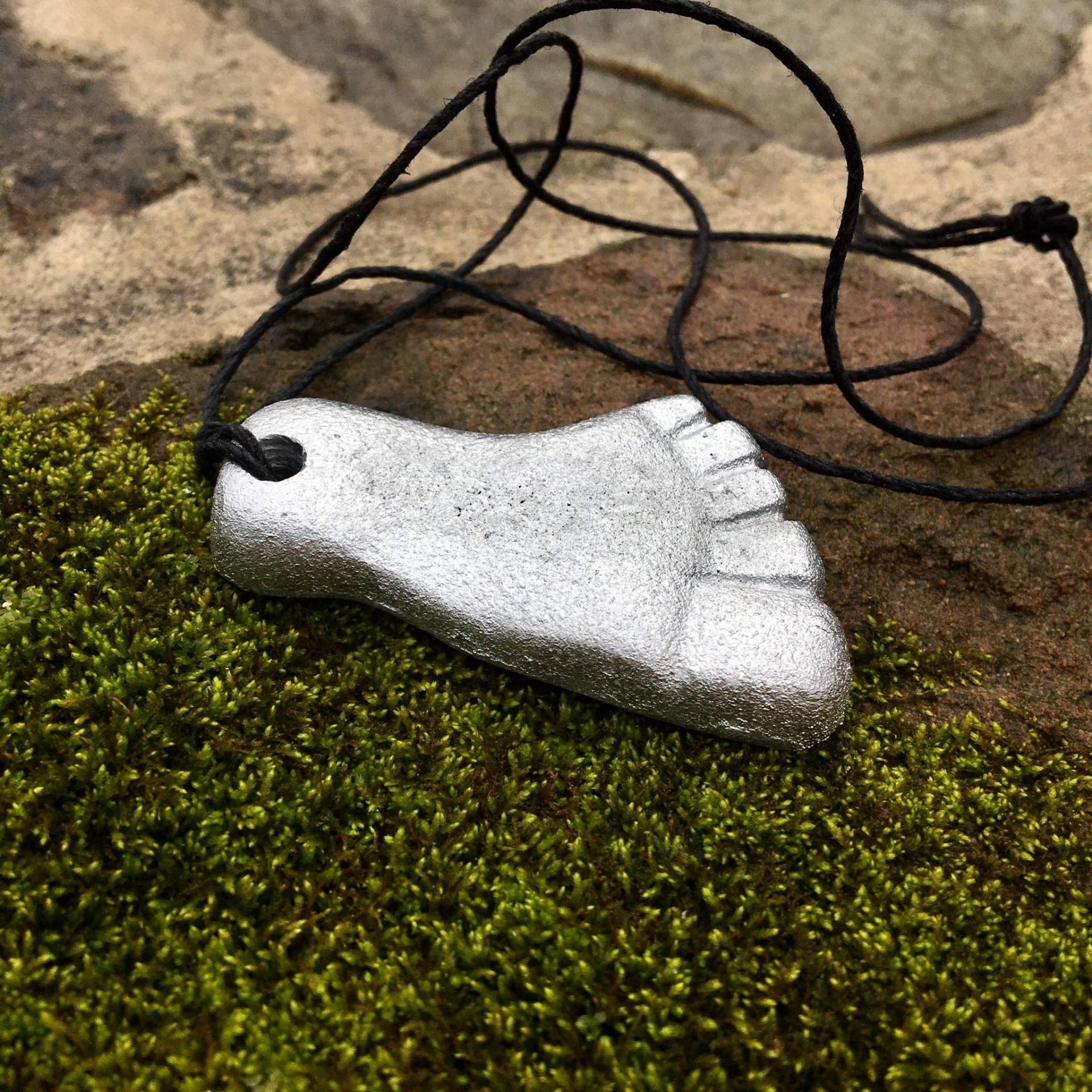 Bigfoot Halskette, Fußabdruck Anhänger, Schmuck, Bigfoot, Sasquatch, Cast, Fuß Bigfoot Halskette, Fußabdruck Anhänger, Schmuck, Bigfoot, Sasquatch, Cast, Fuß von Earthwornware