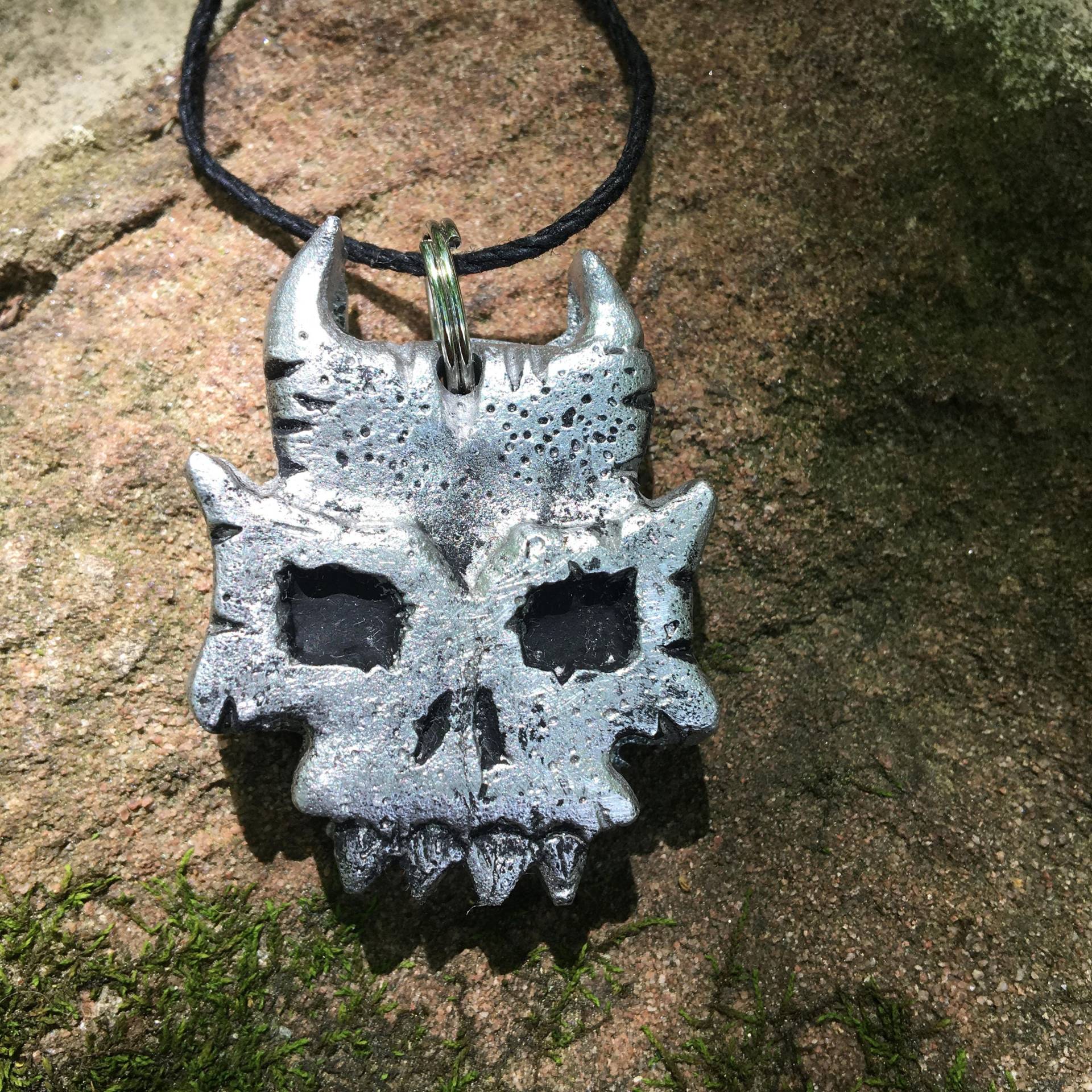 Schädel Halskette, Schädel Anhänger, Schädel Anhänger, Totenkopf Anhänger, Totenkopf, Totenkopf Schmuck, Gehörnter Schädel, Böser Totenkopf Schädel Halskette, Schädel Anhänger, Schädel Anhänger, Totenkopf Anhänger, Totenkopf, Totenkopf Schmuck, Gehörnter Schädel, Böser Totenkopf von Earthwornware