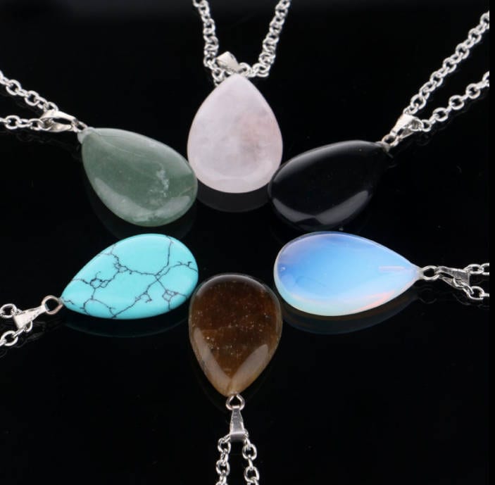 Chakra Punkt Heilung Wassertropfen Halskette Chakra Punkt Heilung Wassertropfen Halskette von EarthyEssenceJewelry