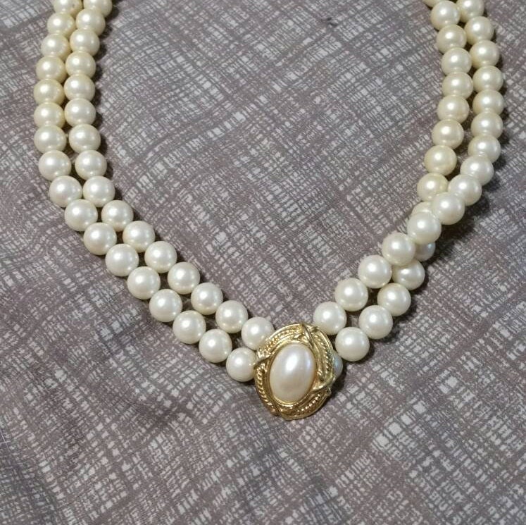 19-Zoll-Doppelstrang, Faux-Perle Mit Gold Getönten Faux-Anhänger/Verschluss, Modeschmuck, Mode-Accessoire von EastIdahoCompany