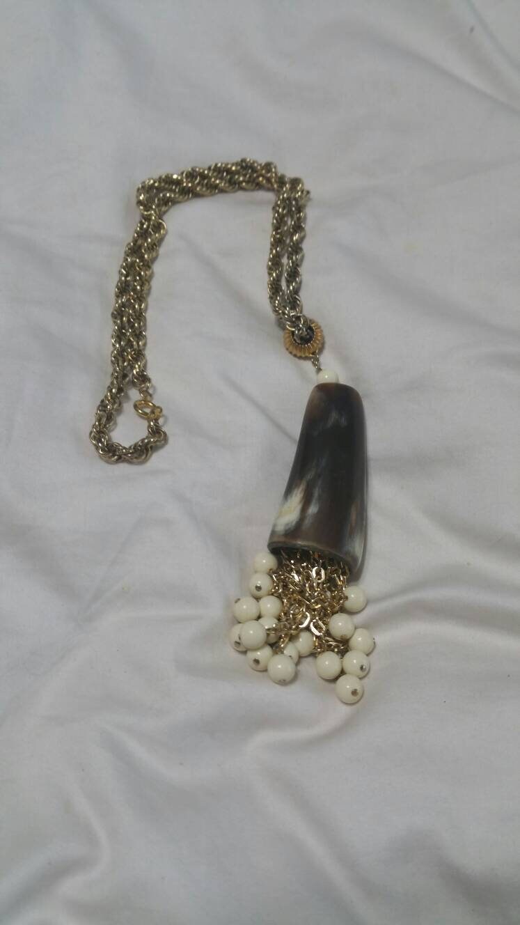 20-Zoll-Seil-Halskette Mit Faux Holz Und Kunststoff Perlen Quaste, Modeschmuck, Mode-Accessoire von EastIdahoCompany