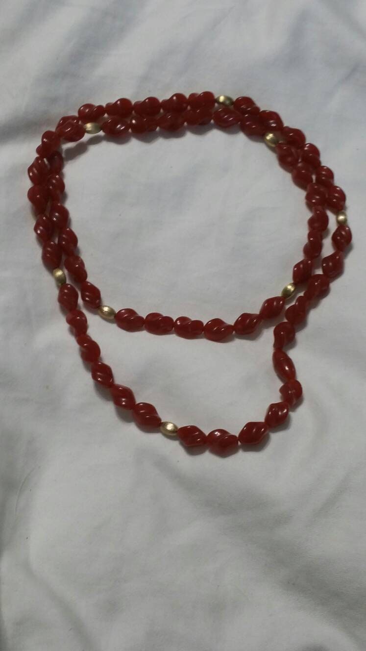 30 Inch Braun/Rost Lucite, Unregelmäßige Perle Mit Goldfarbener Perle, Drehverschluss, Modeschmuck von EastIdahoCompany