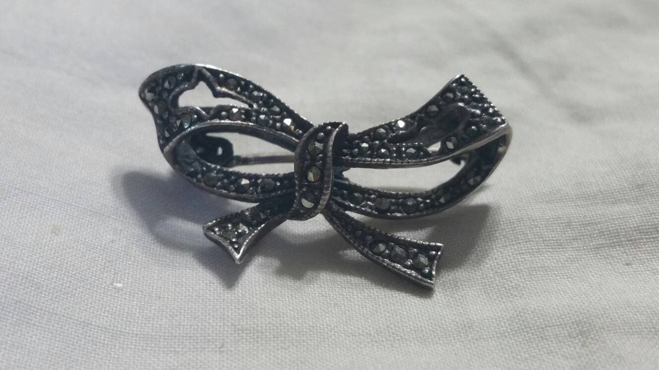 925 Silber Kleine Edwardian Stil Pin Mit Winzigen Strass Brosche Oder Antik Schmuck von EastIdahoCompany