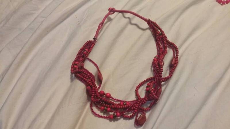 Boho Style Pink Schnur Und Silber Getönten Perle 20 Zoll Multi Strang Halskette Modeschmuck Modeaccessoire von EastIdahoCompany