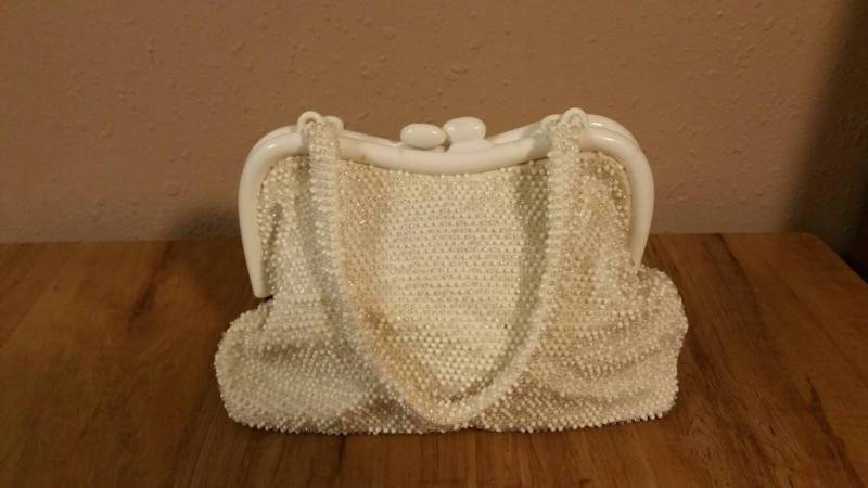 Boise Bazaar Company Weiße Perlen Gerahmte Handtasche Oder Geldbörse Vintage-Accessoire Make-Up-Tasche Mode-Accessoire von EastIdahoCompany