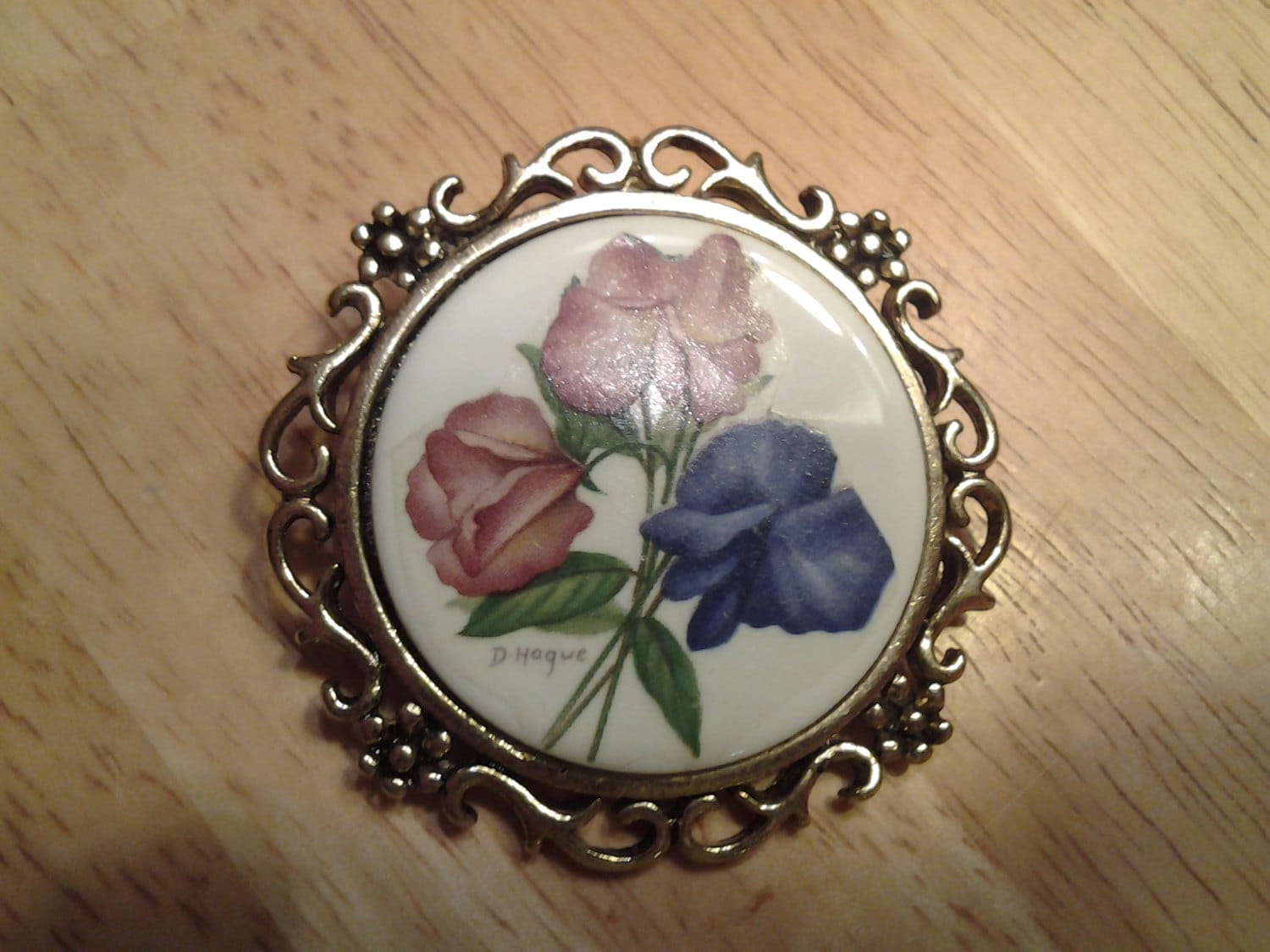 Dekorativer D. Hogue Blumen Emaille Pin Oder Anhänger von EastIdahoCompany