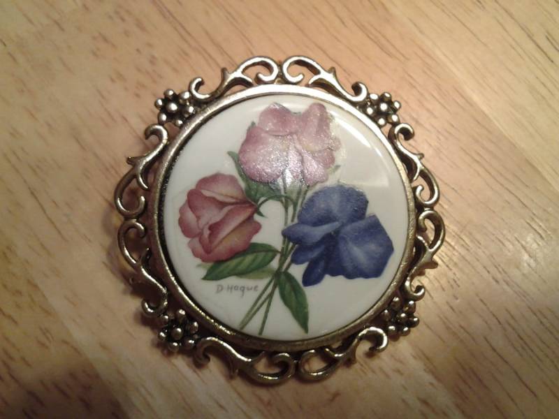 Dekorativer D. Hogue Blumen Emaille Pin Oder Anhänger von EastIdahoCompany