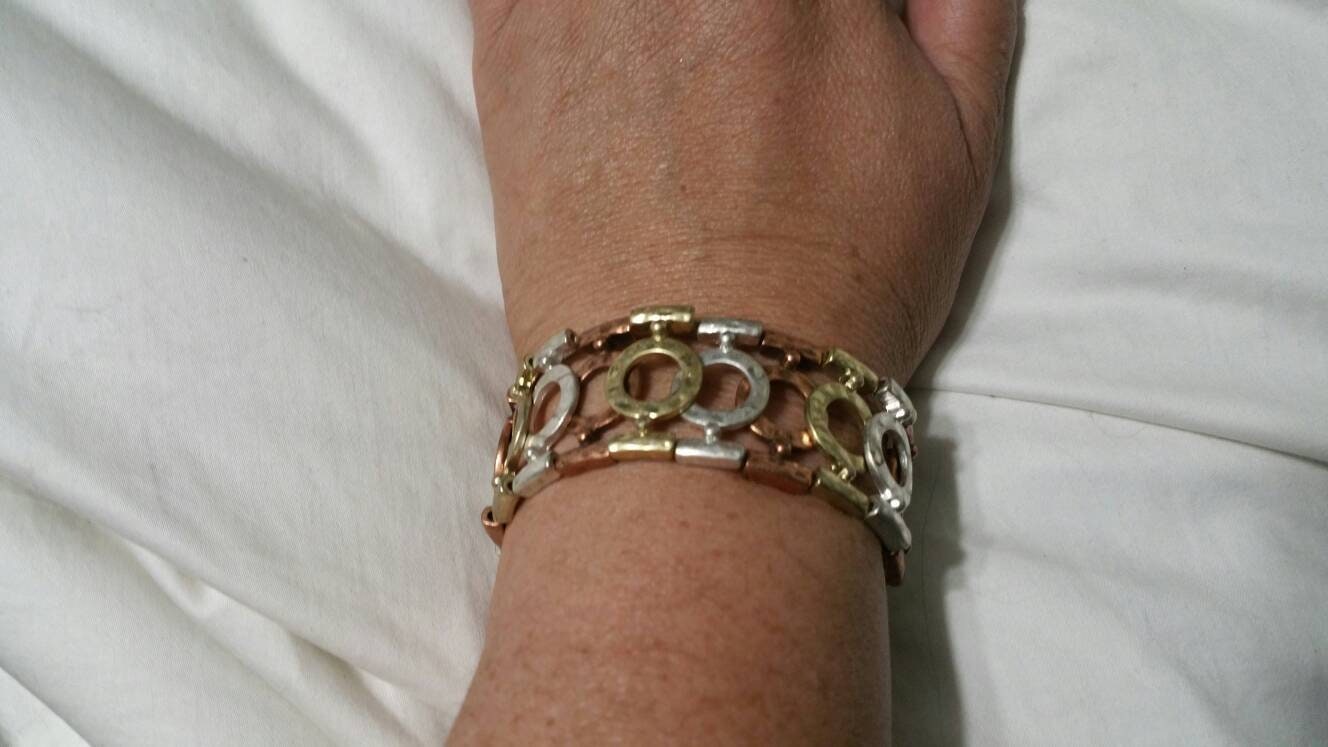 Dreifach Getöntes, Gold, Silber Und Bronzefarbenes Metall, Offener Kreis, Erweiterbarer Armreif, Preiswerter Bling, Modeschmuck von EastIdahoCompany