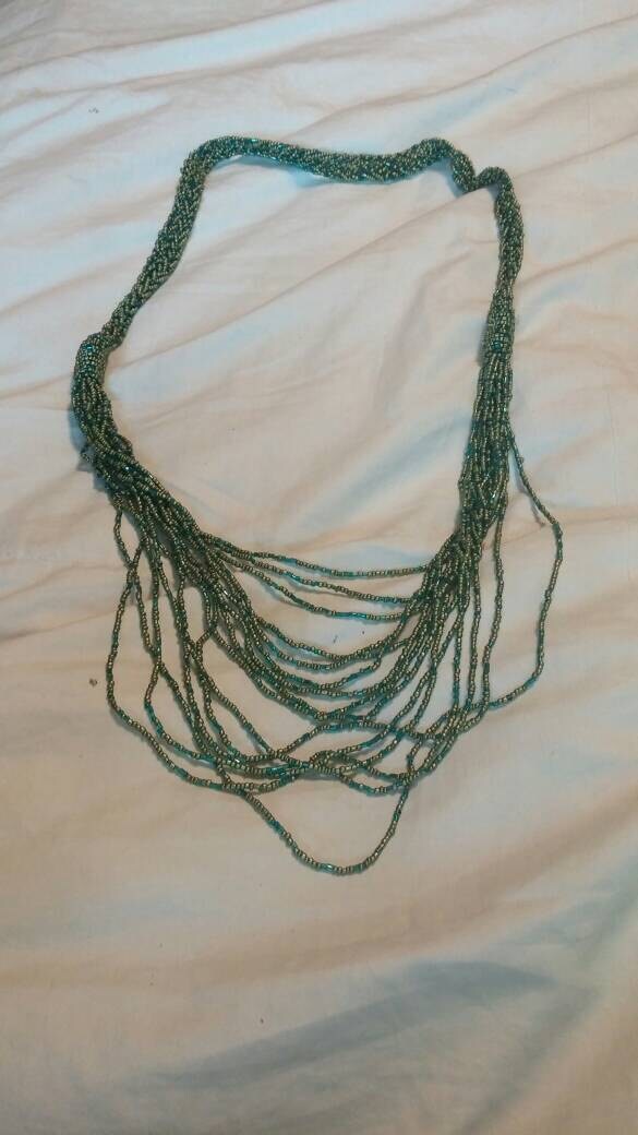 Gewebt Boho Style Avocado Und Türkis Multi Strang Perlen 40-Zoll-Halskette Modeschmuck Mode-Accessoire von EastIdahoCompany
