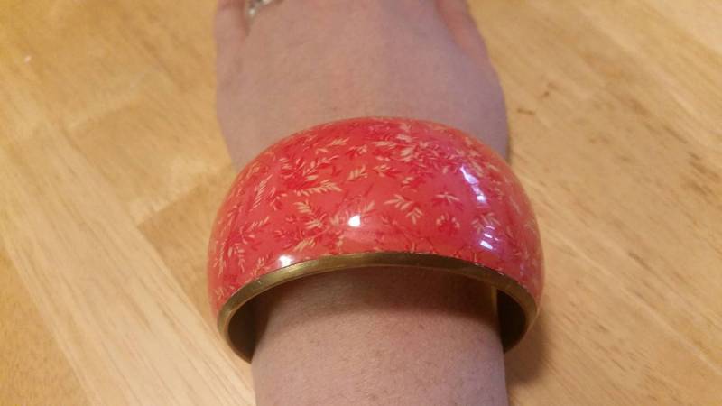 Große Messing Blattgold Und Orange Rot Getönt Armband Modeschmuck Mode Accessoire von EastIdahoCompany
