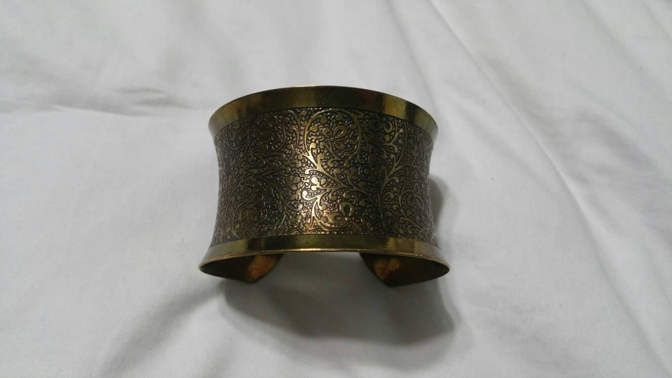 Großer Messing Armreif, Erweiterbare Manschette Mit Schwarzem Blumenmuster, Modeschmuck, Modeaccessoire von EastIdahoCompany