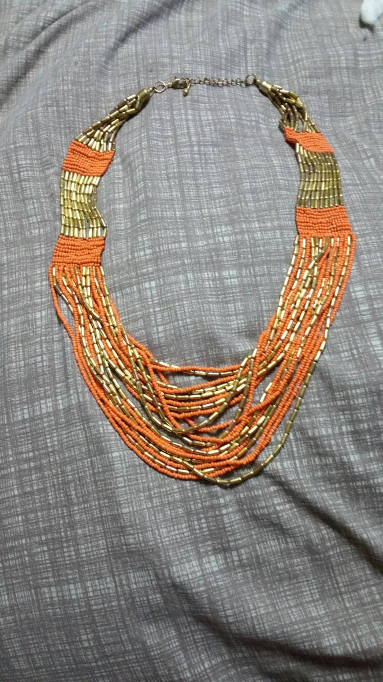 Hell Orange Und Gold Getönten Bead Multi Strang Expanding Halskette Modeschmuck 30 Zoll Mode-Accessoire von EastIdahoCompany