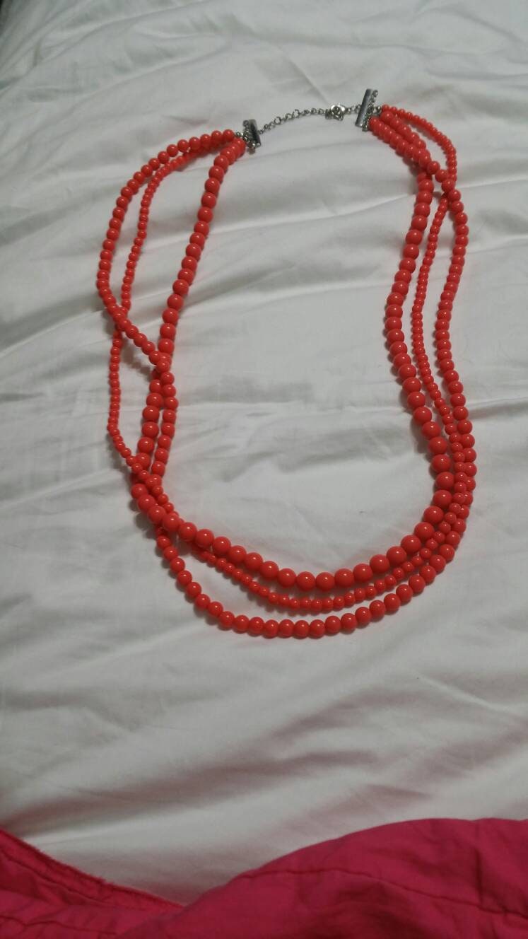 Helle Runde Orange Bead Multi Strang 36-Zoll-Silber Getönten Halskette Silber Getönt Mode-Accessoire Modeschmuck Sammlerstück Bling von EastIdahoCompany