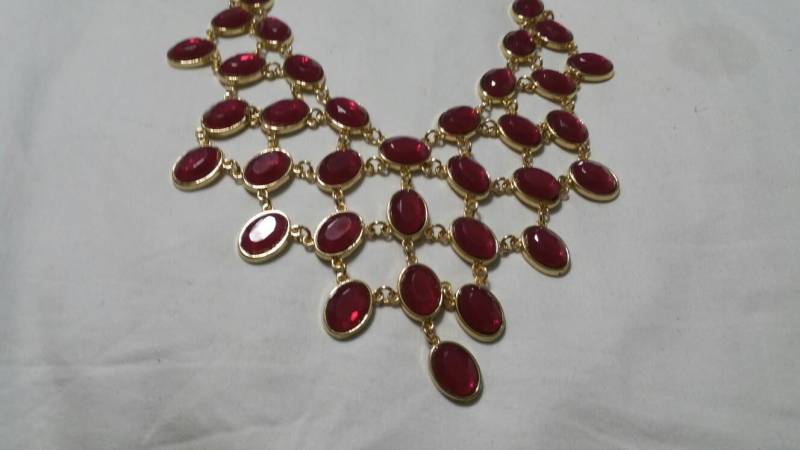 Himbeer-Perle Und Gold Getönt, 18-Zoll-Lätzchen-Halskette, Modeschmuck, Mode-Accessoire von EastIdahoCompany