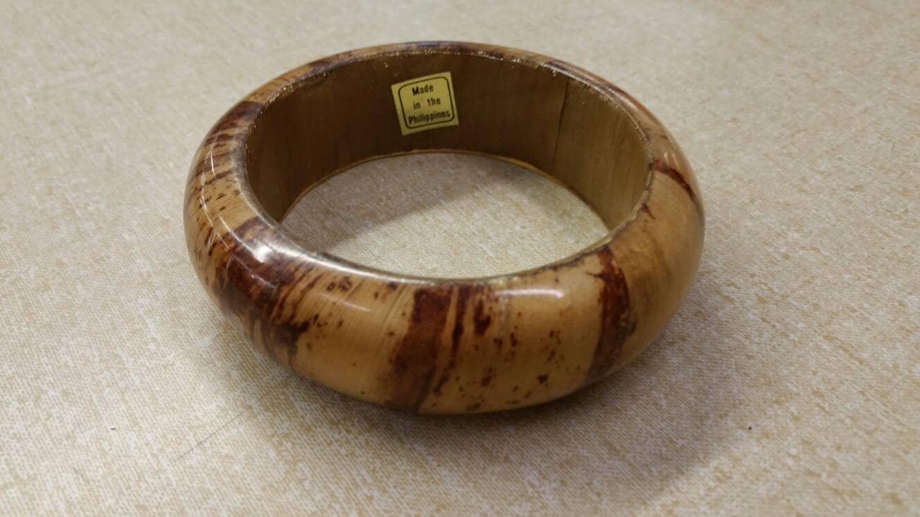 Made in Den Philippinen Lucite Beige Und Braun Bangle Armband Modeschmuck Mode Accessoire von EastIdahoCompany