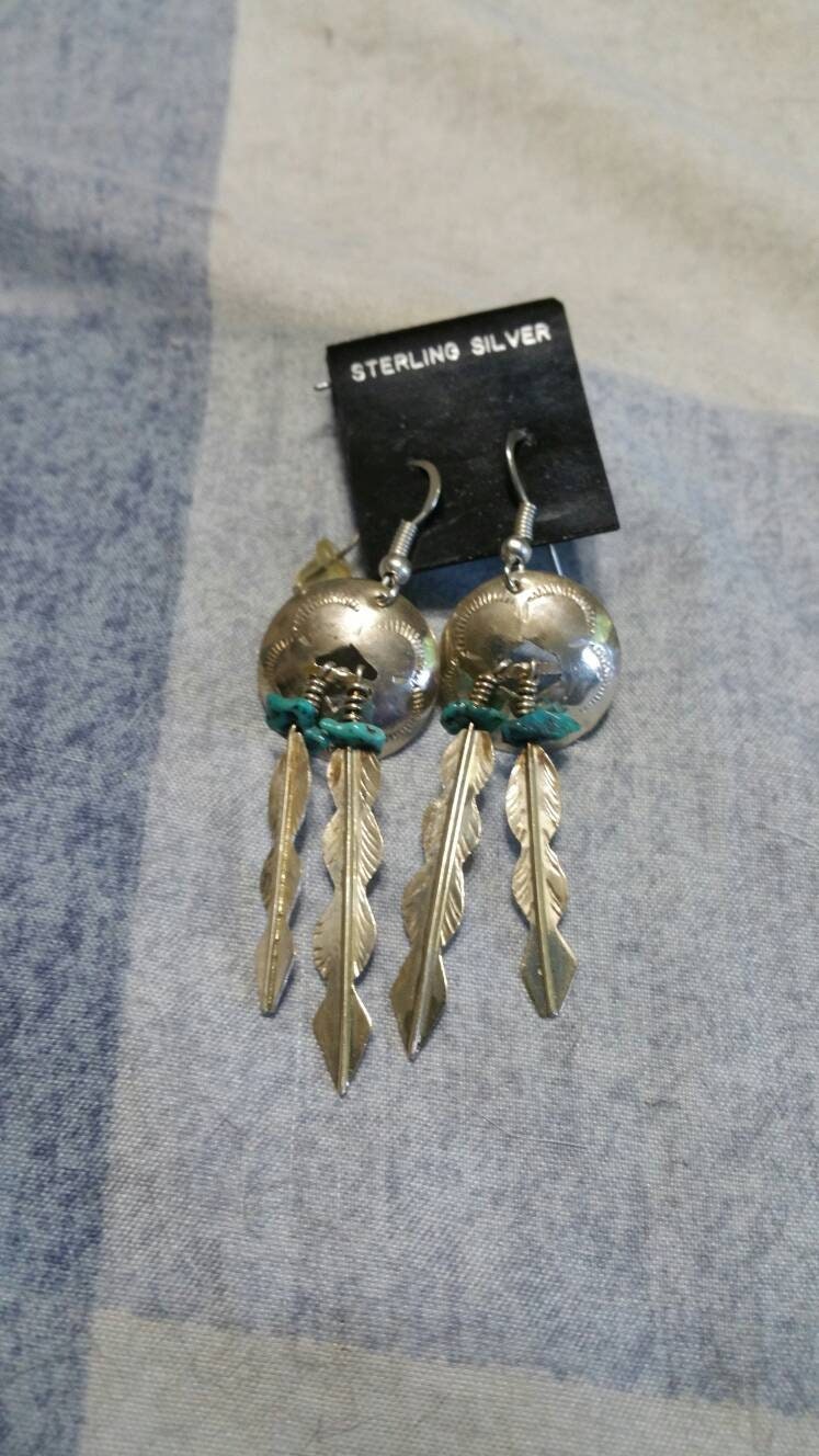 Nie Getragen Southwest Design Feder Und Runde Sterling Silber Türkis Ohrringe Mode-Accessoire von EastIdahoCompany