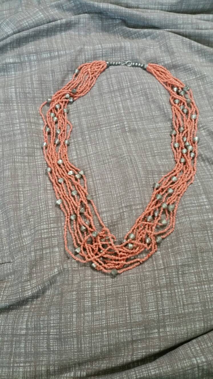 Orange Und Silber Ton Bead, Multi Strang 33-Zoll-Halskette, Modeschmuck, Modeschmuck von EastIdahoCompany