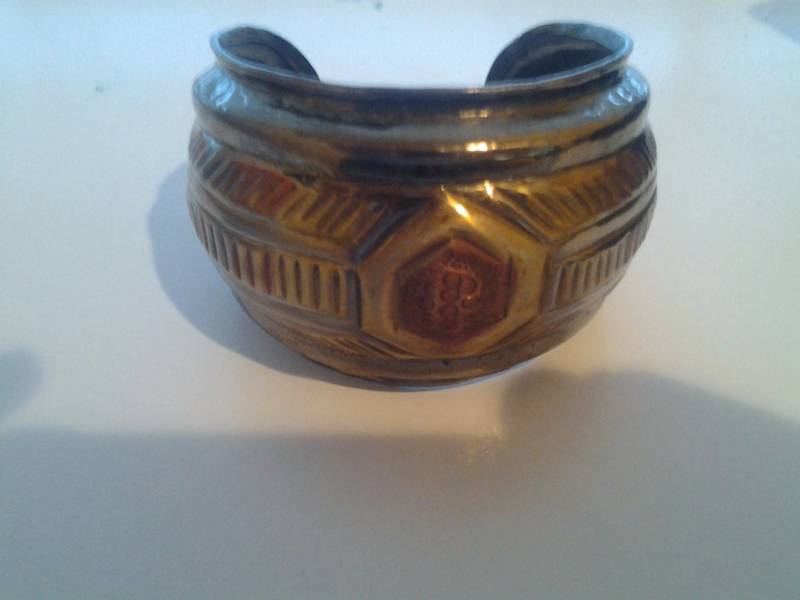 Preiswerter Bling Gold Toned Floral Armreif Oder Manschette Oval Armband Modeschmuck Mode Accessoire von EastIdahoCompany