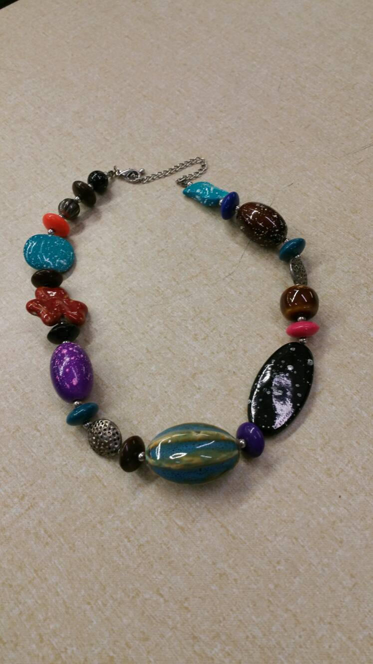 Regenbogen Kunststoff Und Glas Perlen 18-Zoll-Halskette Modeschmuck Schmuck Mode-Accessoire von EastIdahoCompany