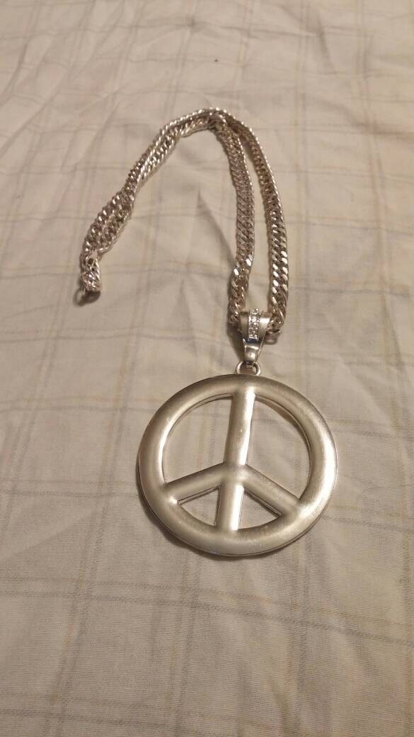 Rocker Style Günstige Bling Silber Toned Peace Anhänger Halskette 24 Zoll Modeschmuck Mode Accessoire von EastIdahoCompany